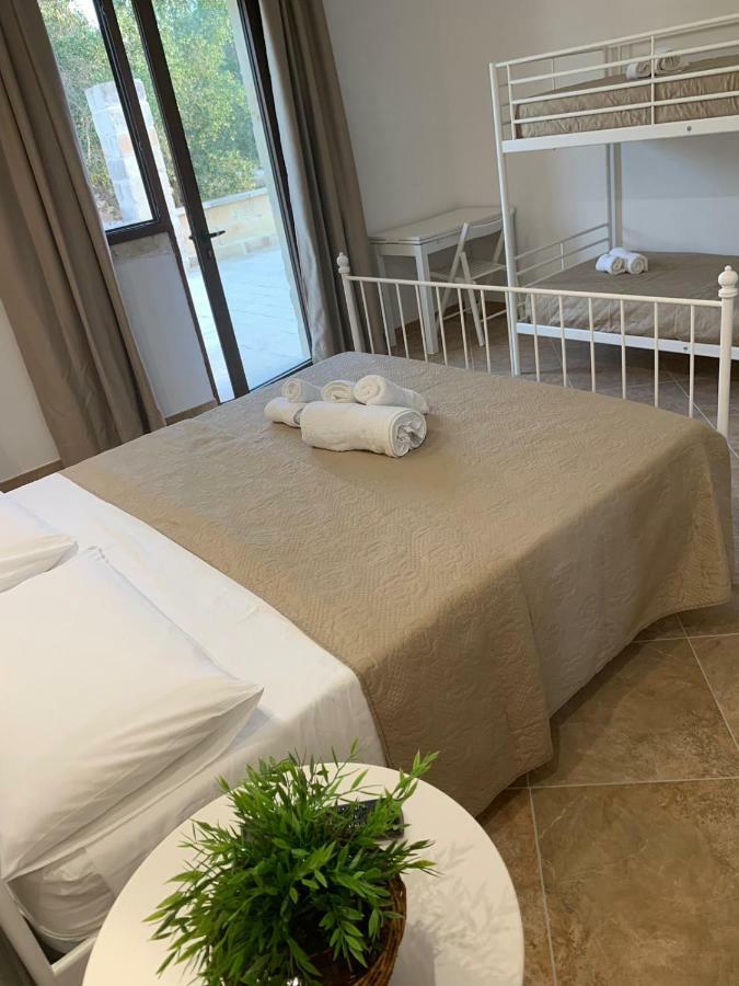 Le Tre Colonne Bed & Breakfast Melendugno Exterior photo
